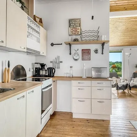 Semesterbostad Charming Little