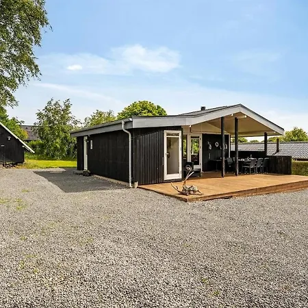 Charming Little Roslev