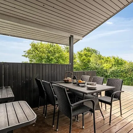 Semesterbostad Charming Little