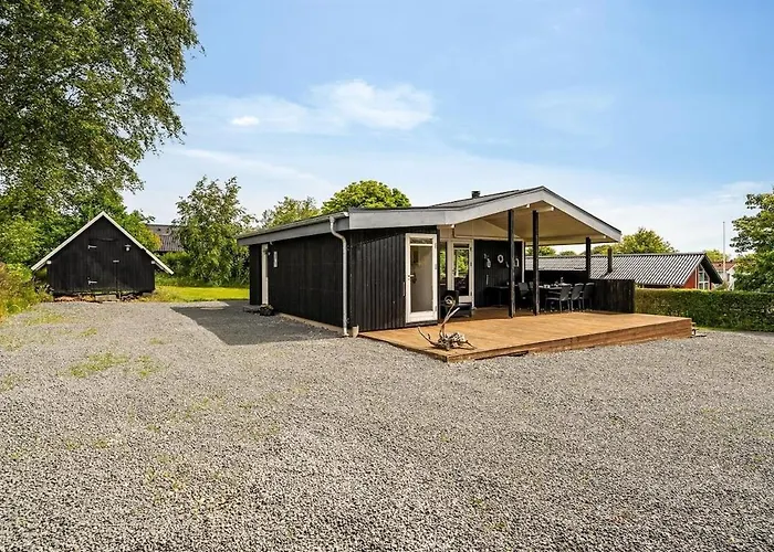 Charming Little Roslev